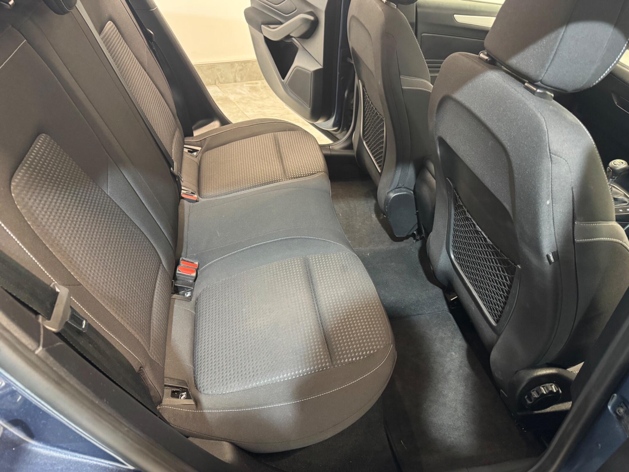 Ford Focus view 35