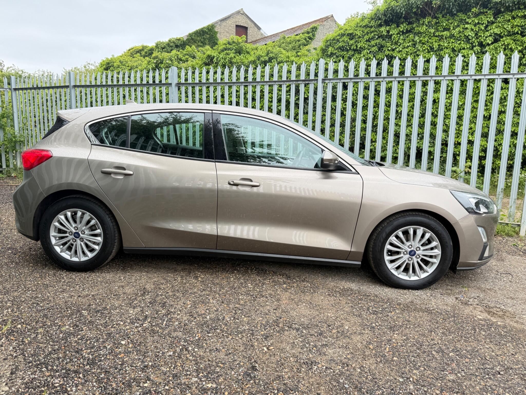 2019 Ford Focus image 16