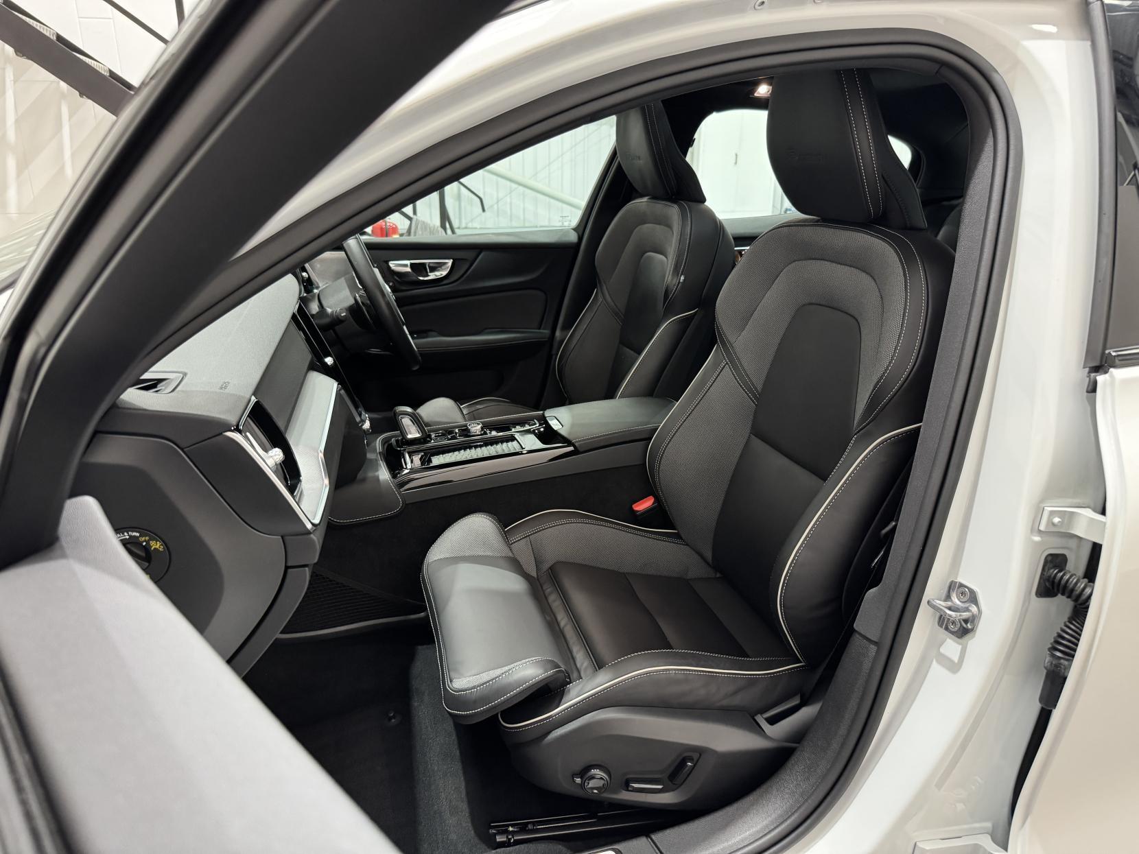 Volvo S60 view 52