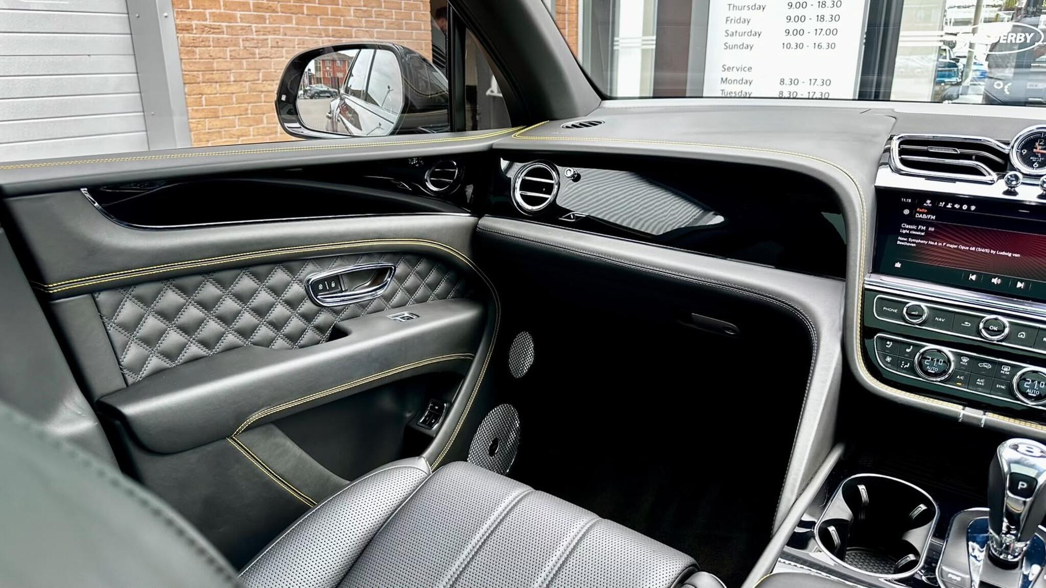 Bentley Bentayga view 46