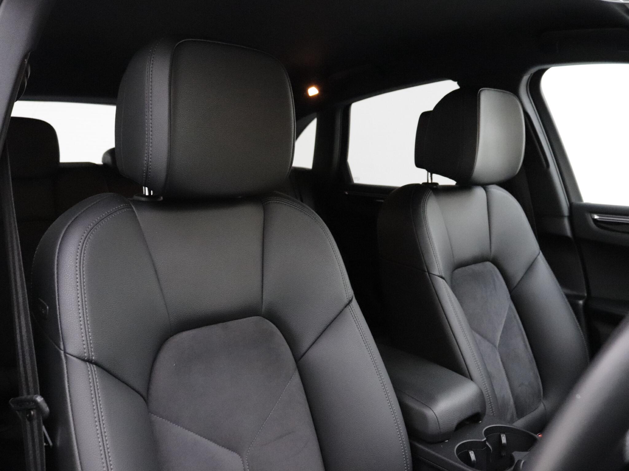 Porsche Macan view 25
