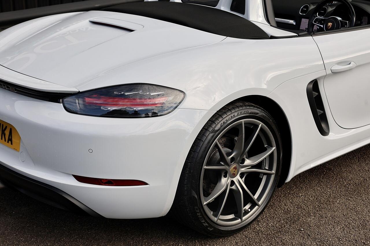Porsche 718 Boxster view 32