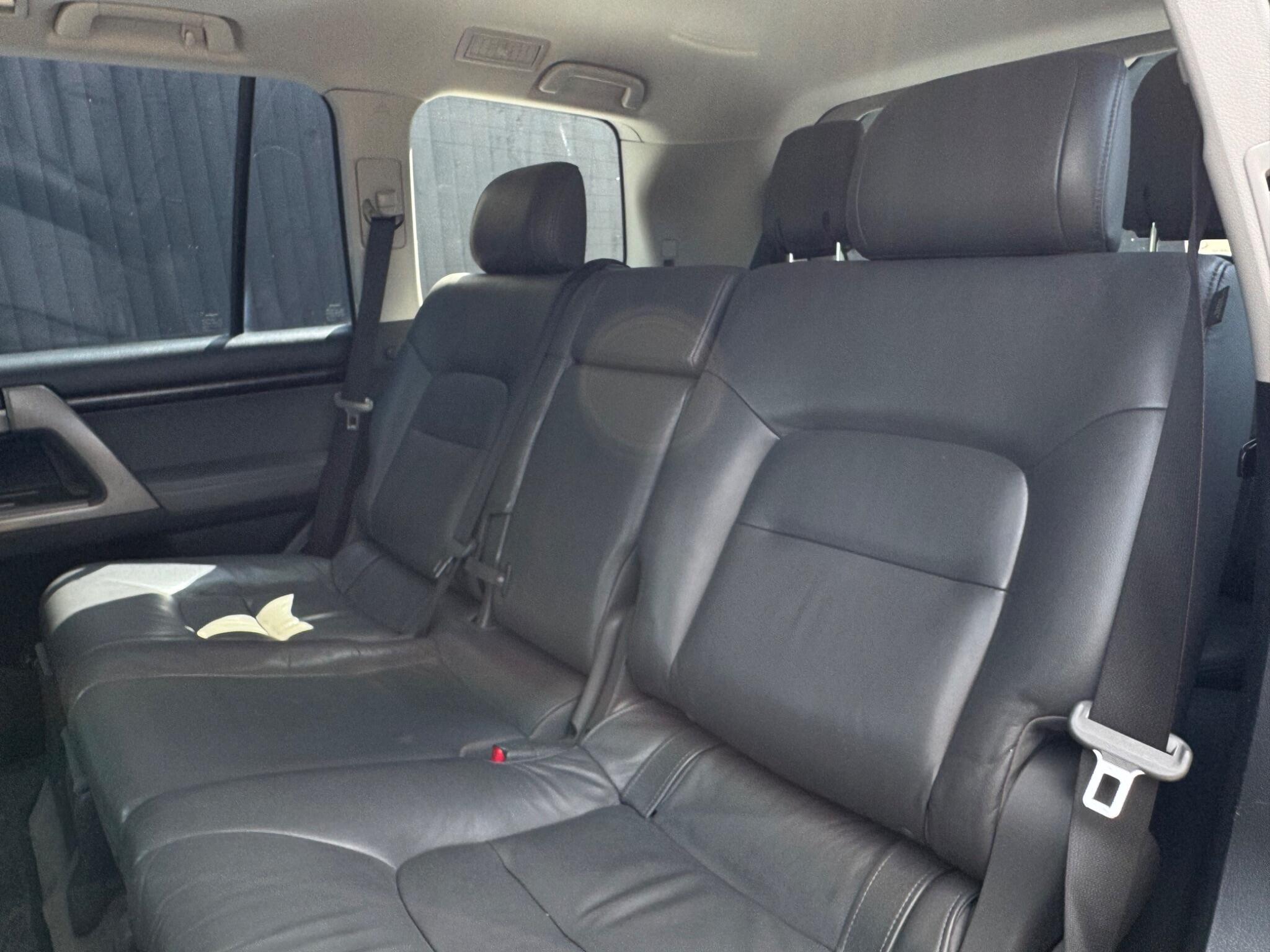 Toyota Land Cruiser view 20