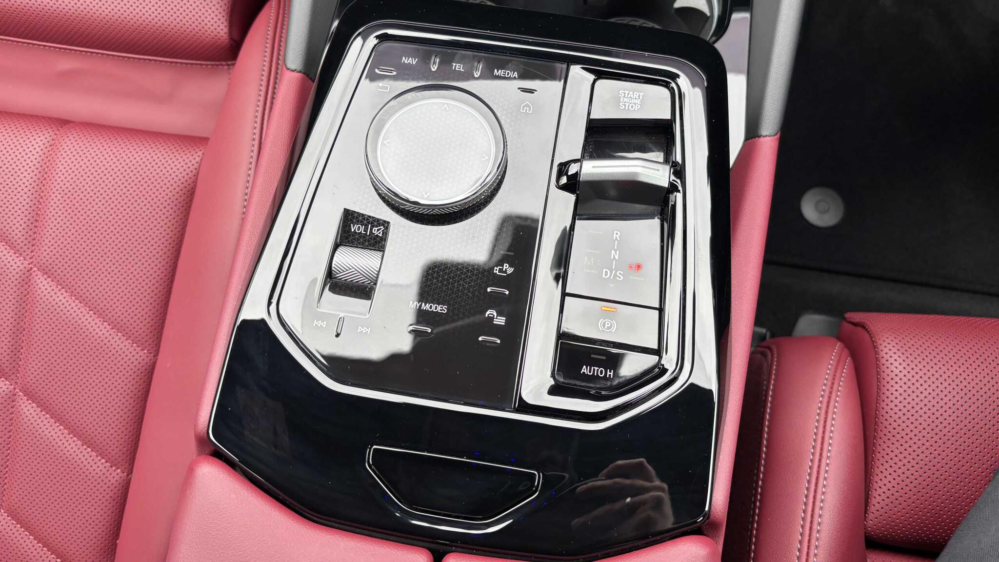 BMW 5 Series view 14