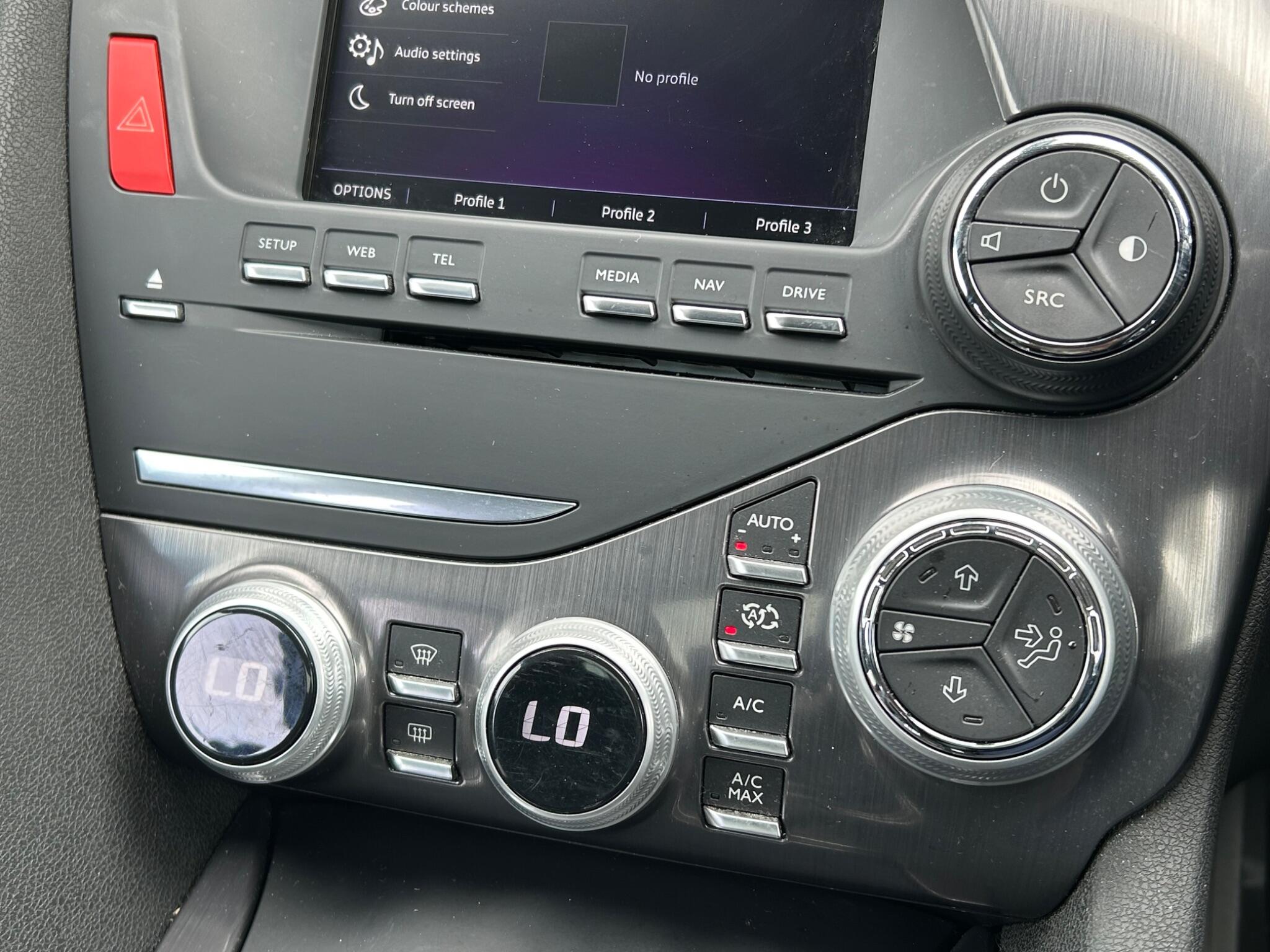 DS Automobiles DS 5 view 32