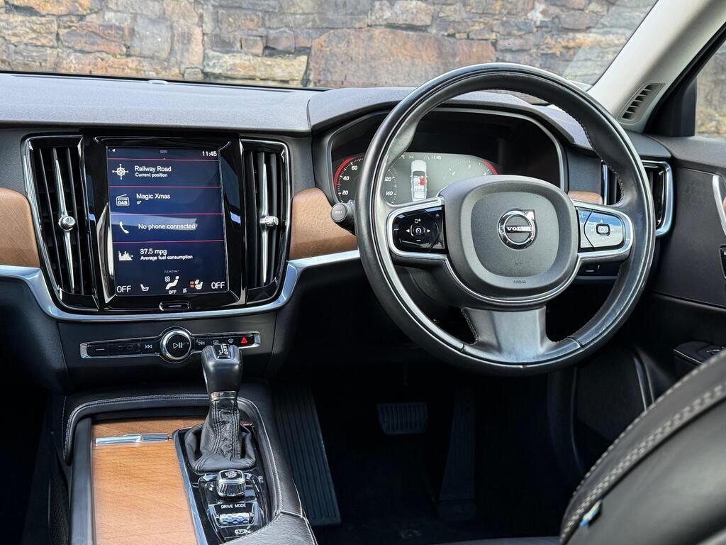 Volvo S90 view 25