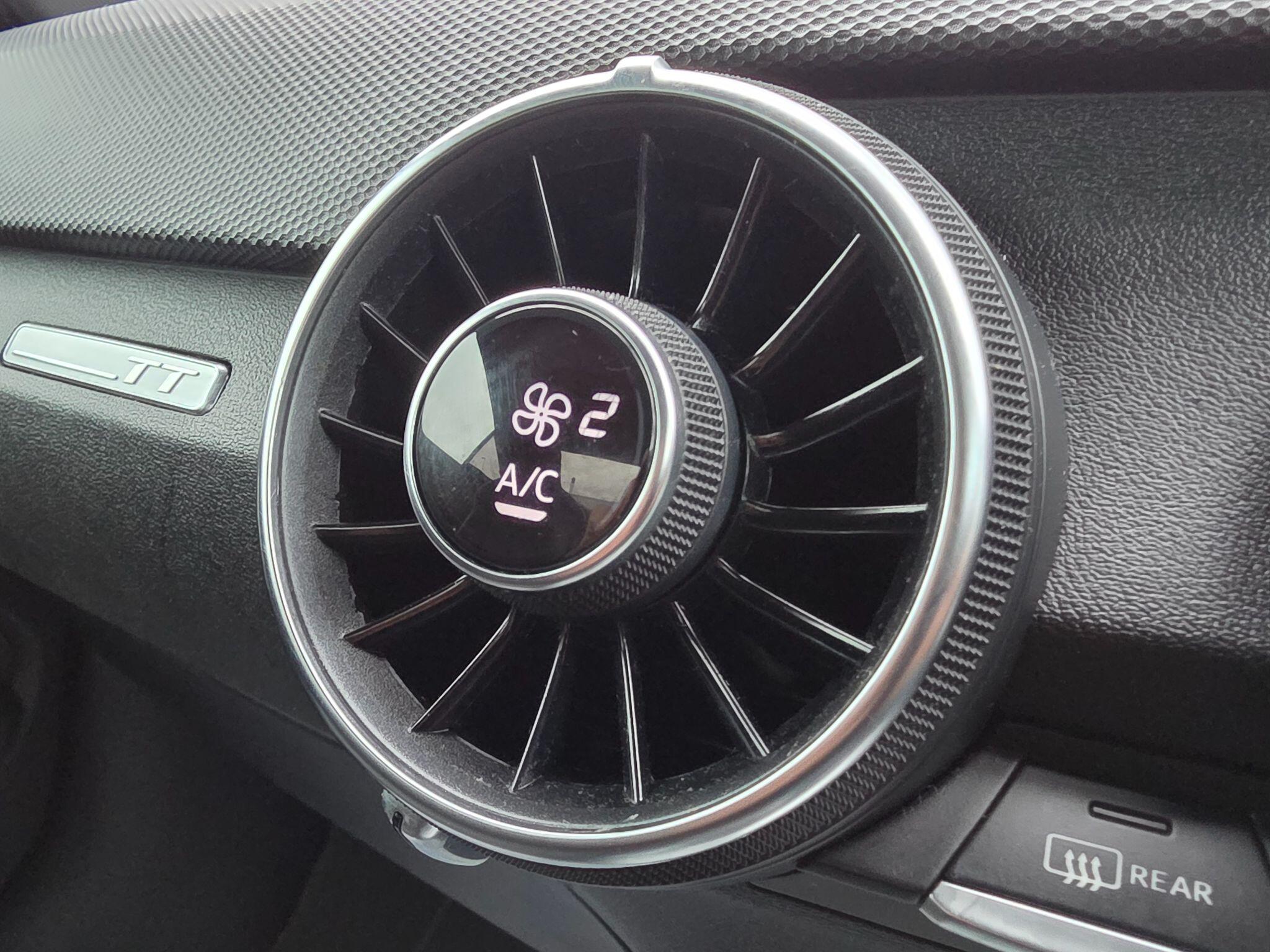 Audi TT view 20