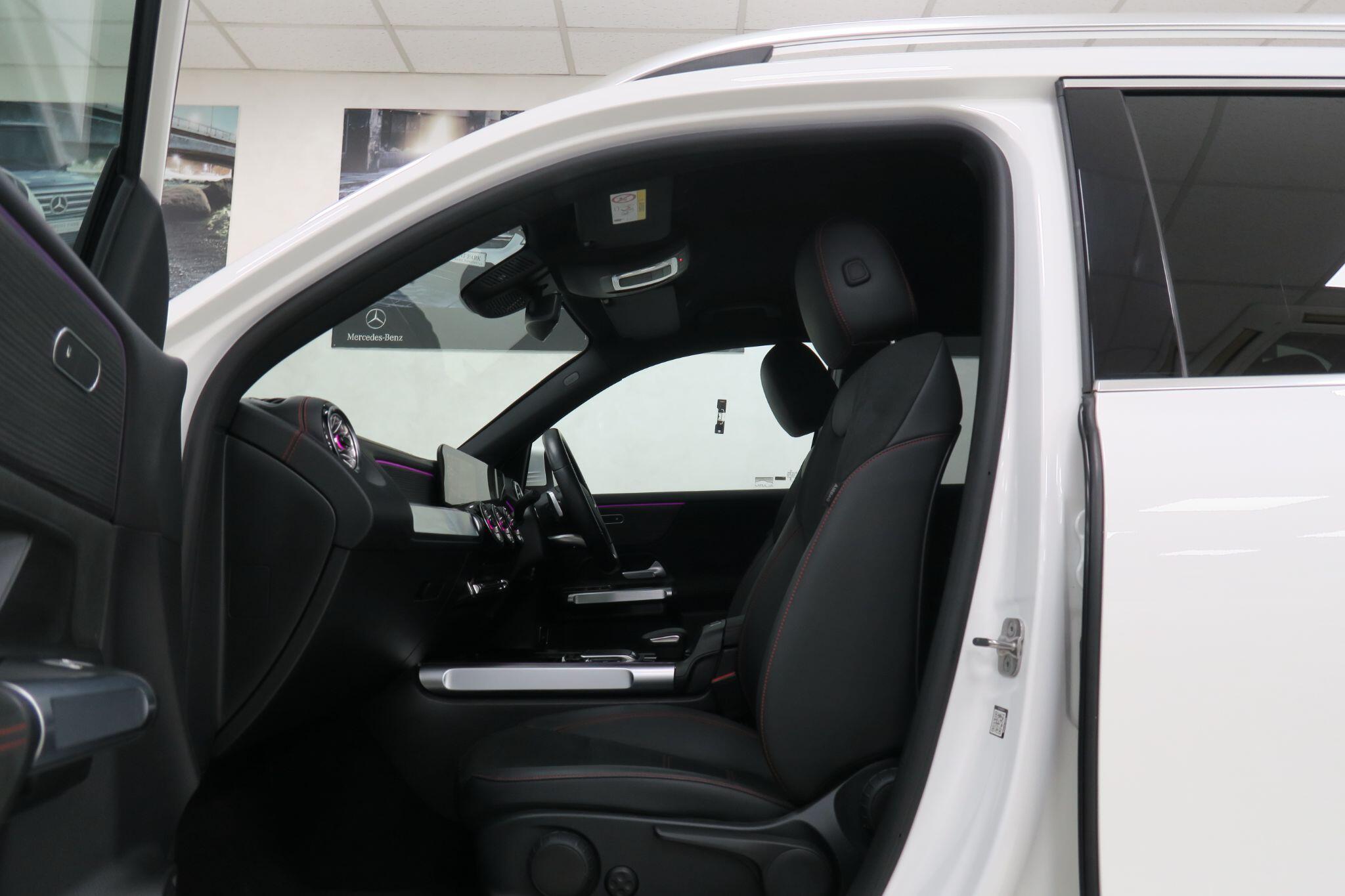 Mercedes-Benz Eqb view 10