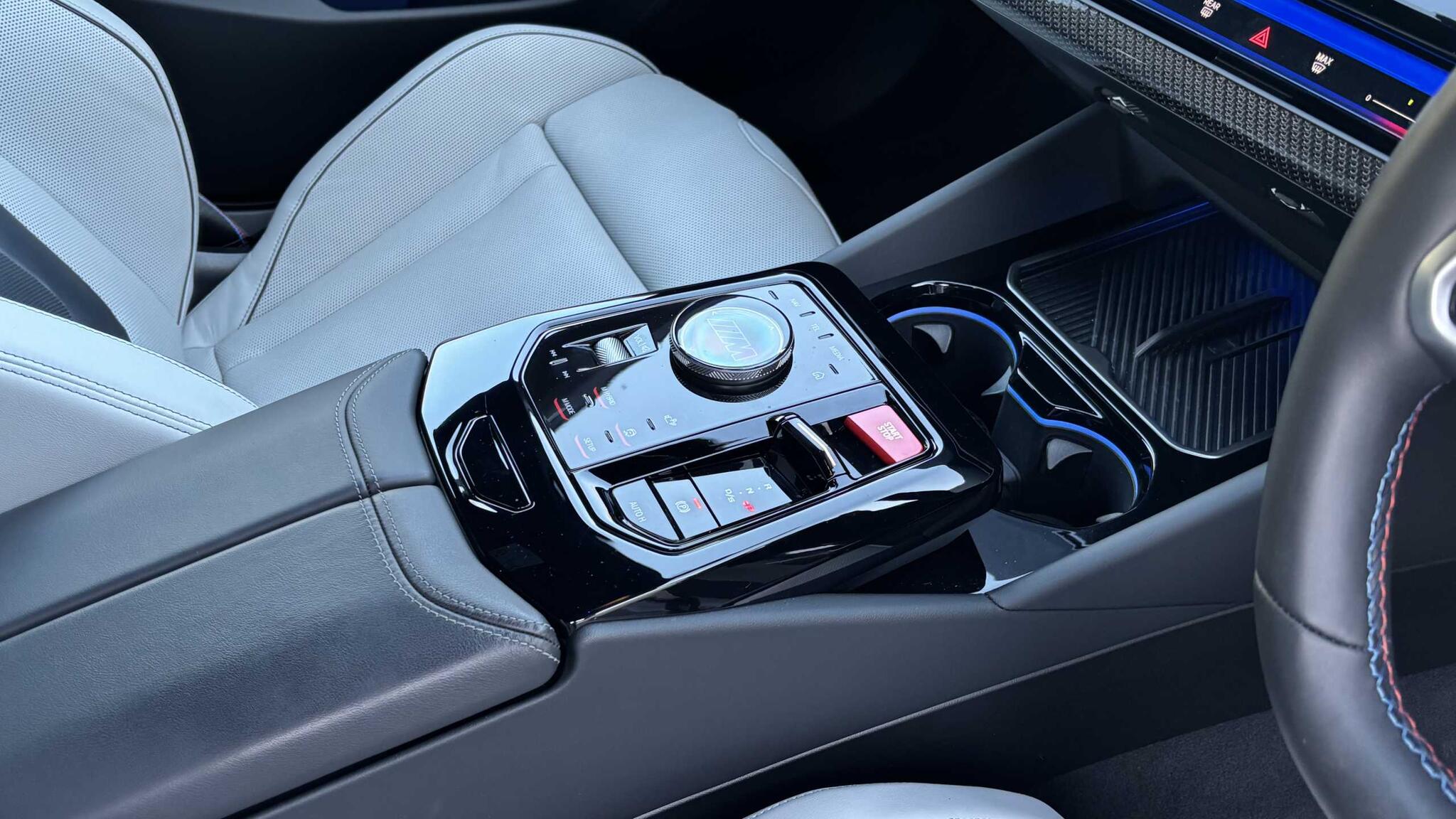 BMW M5 view 4