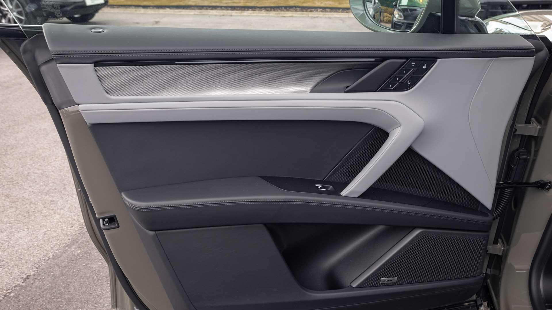 Porsche Cayenne view 35
