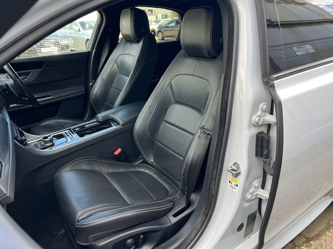 Jaguar XF view 24