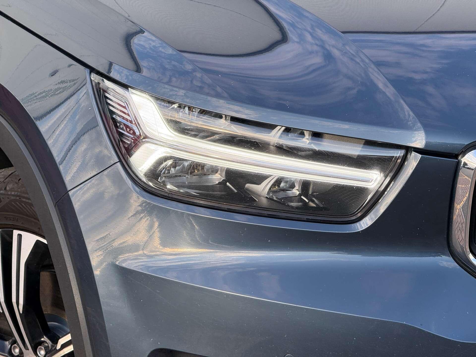 Volvo XC40 view 11