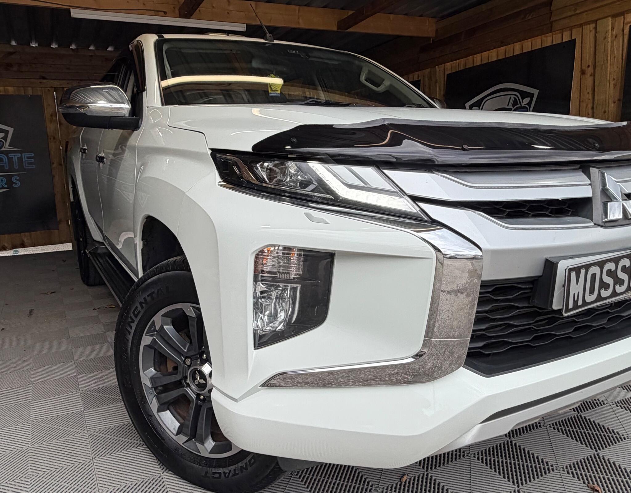 Mitsubishi L200 view 2