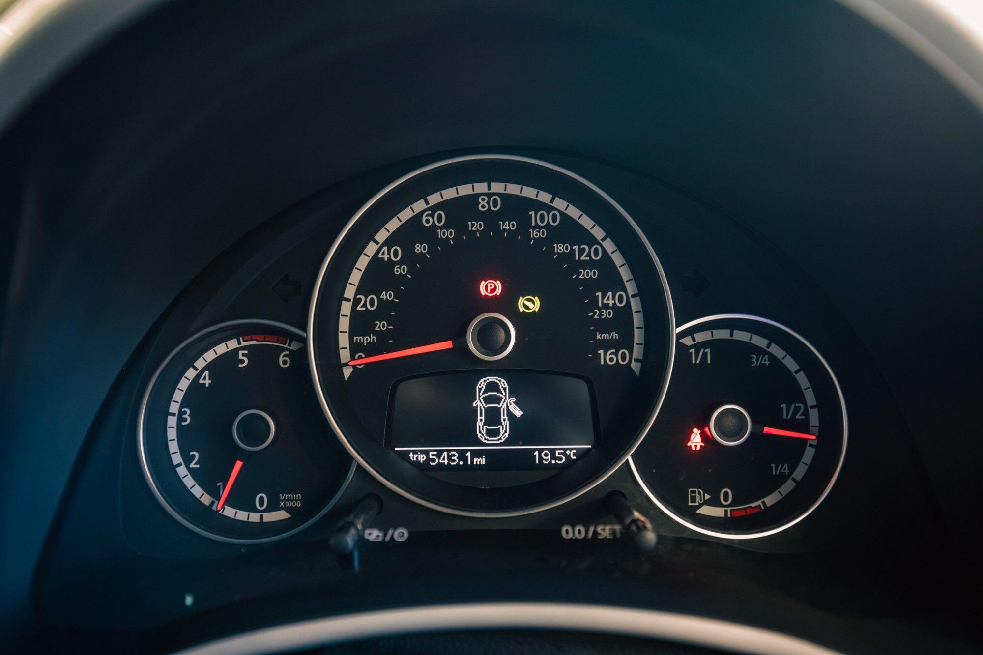 Volkswagen Beetle view 12