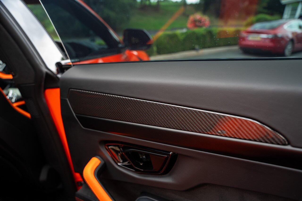 Lamborghini Urus view 67