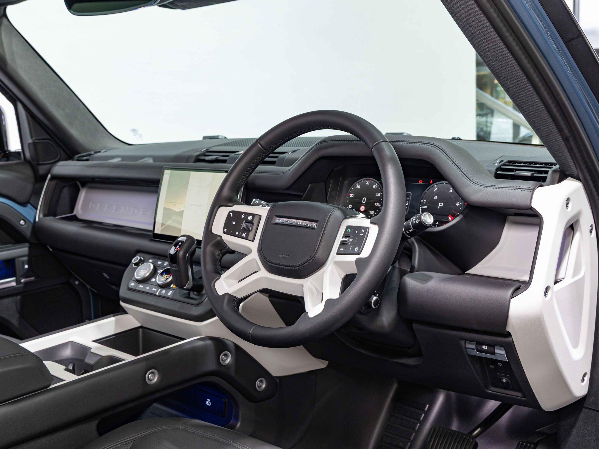 Land Rover Defender view 19