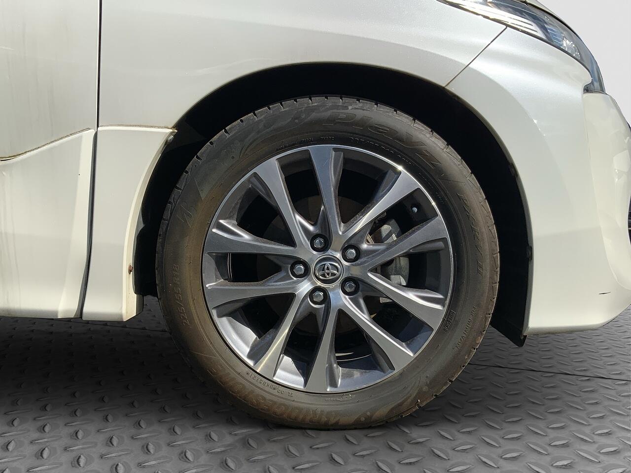 Toyota Estima view 19