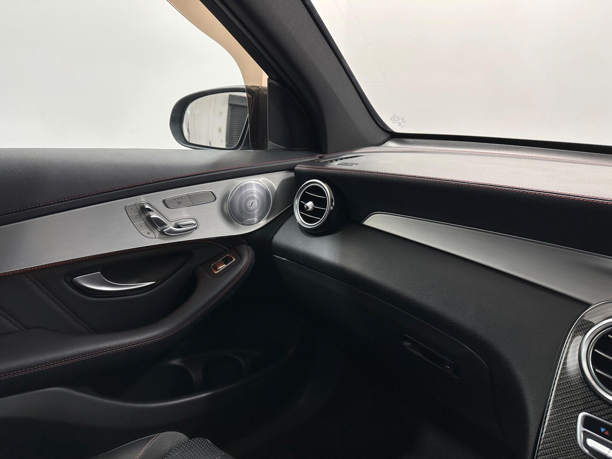 Mercedes-Benz GLC view 28