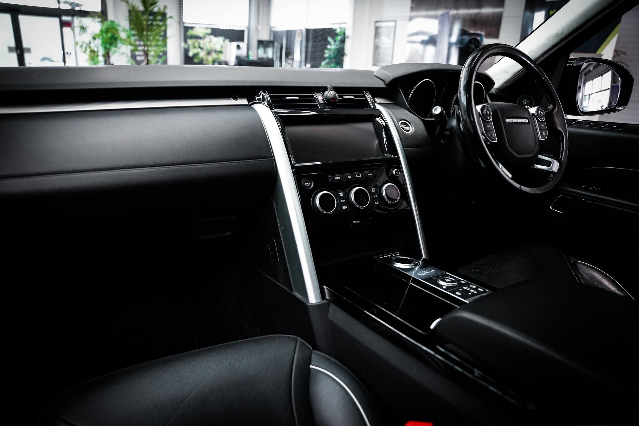 Land Rover Discovery view 23
