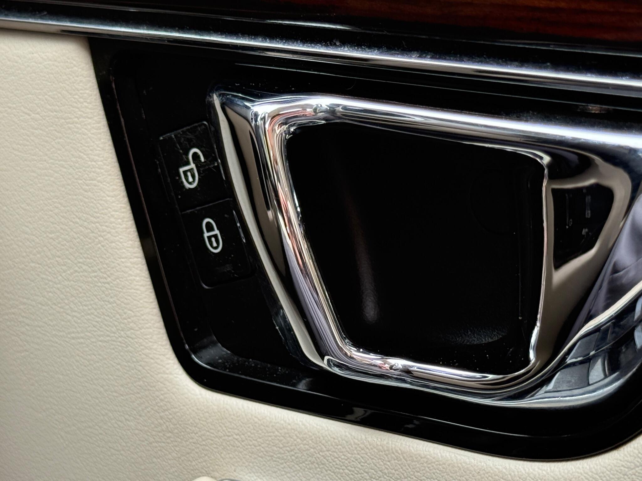 Jaguar XJ - Image 85