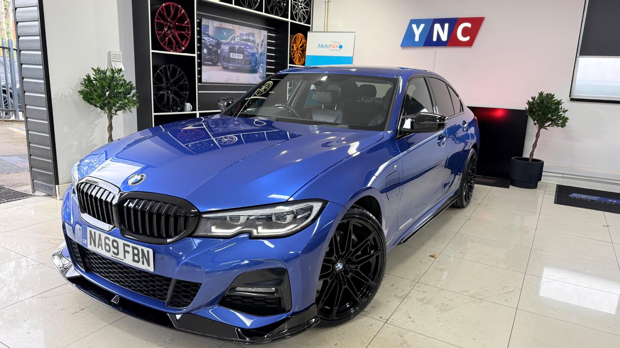 BMW 3 Series view 24