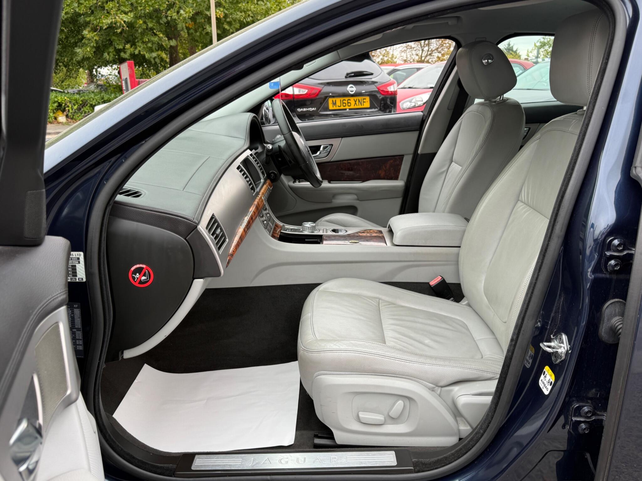 Jaguar XF - Image 41