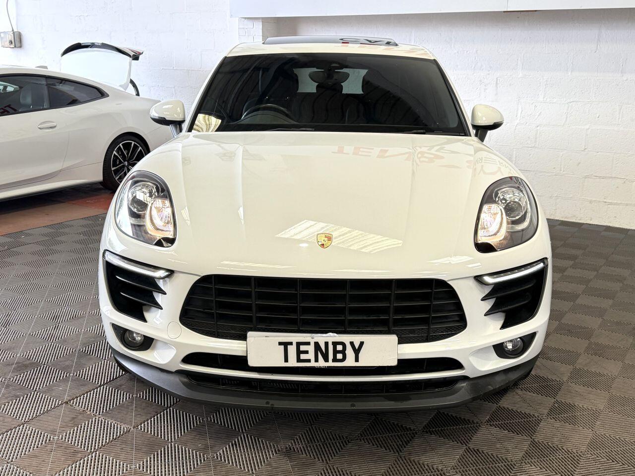 Porsche Macan view 3