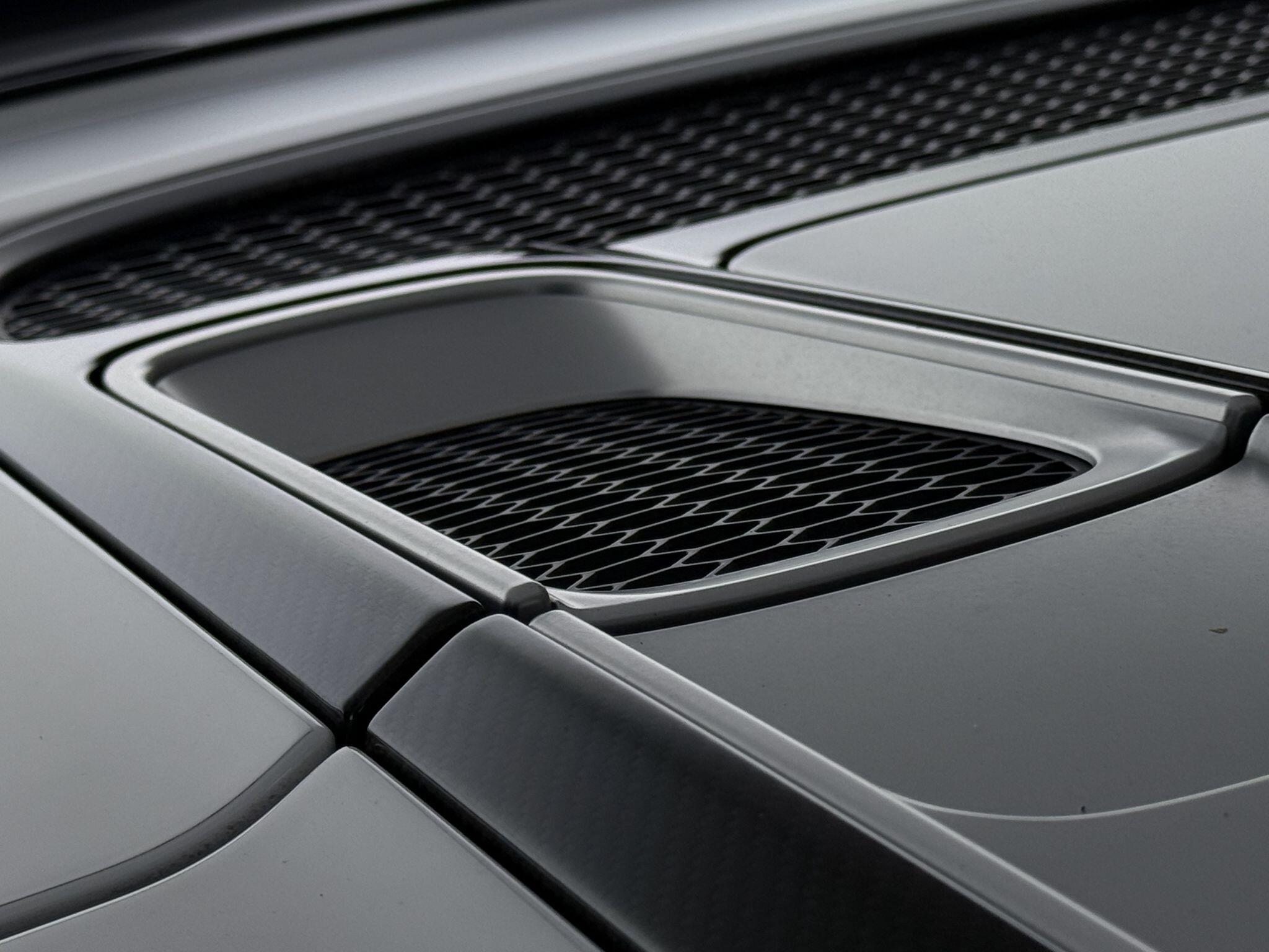 Audi R8 view 15