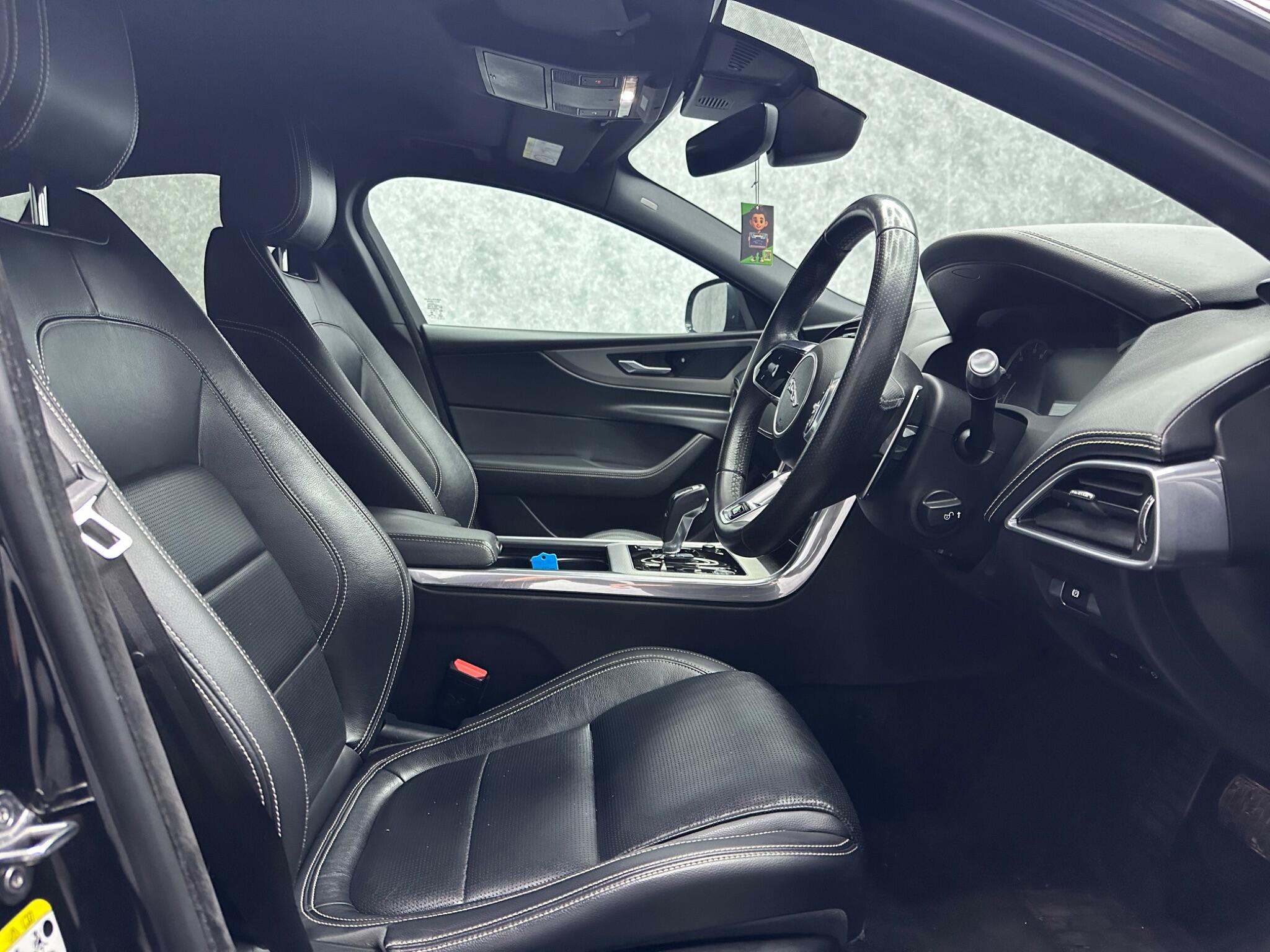 Jaguar Xe view 43