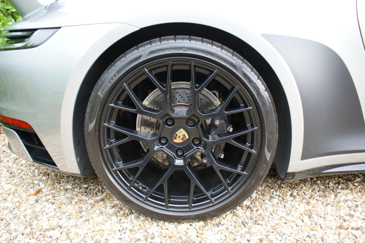 Porsche 911 view 18