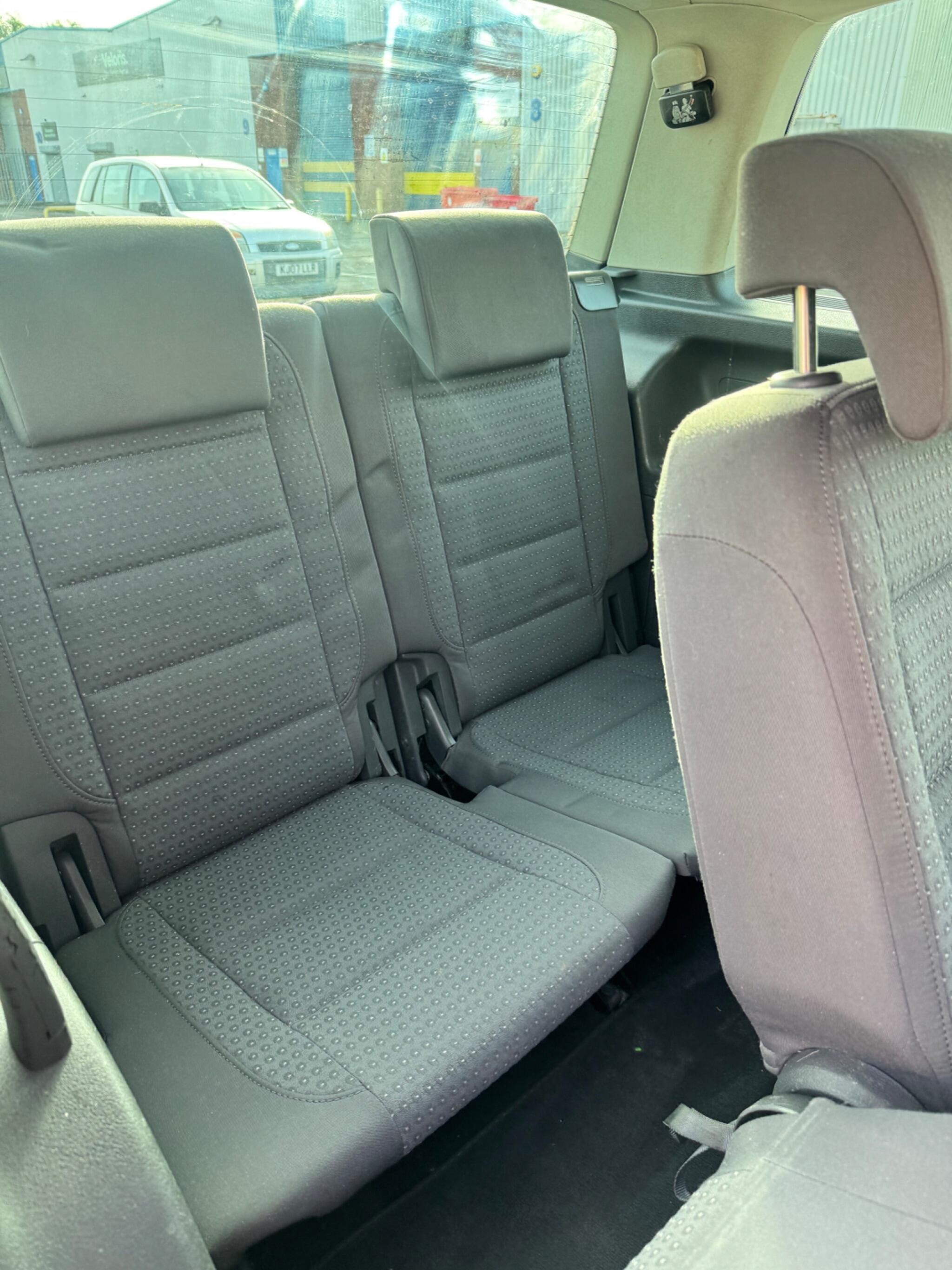 Volkswagen Touran view 30