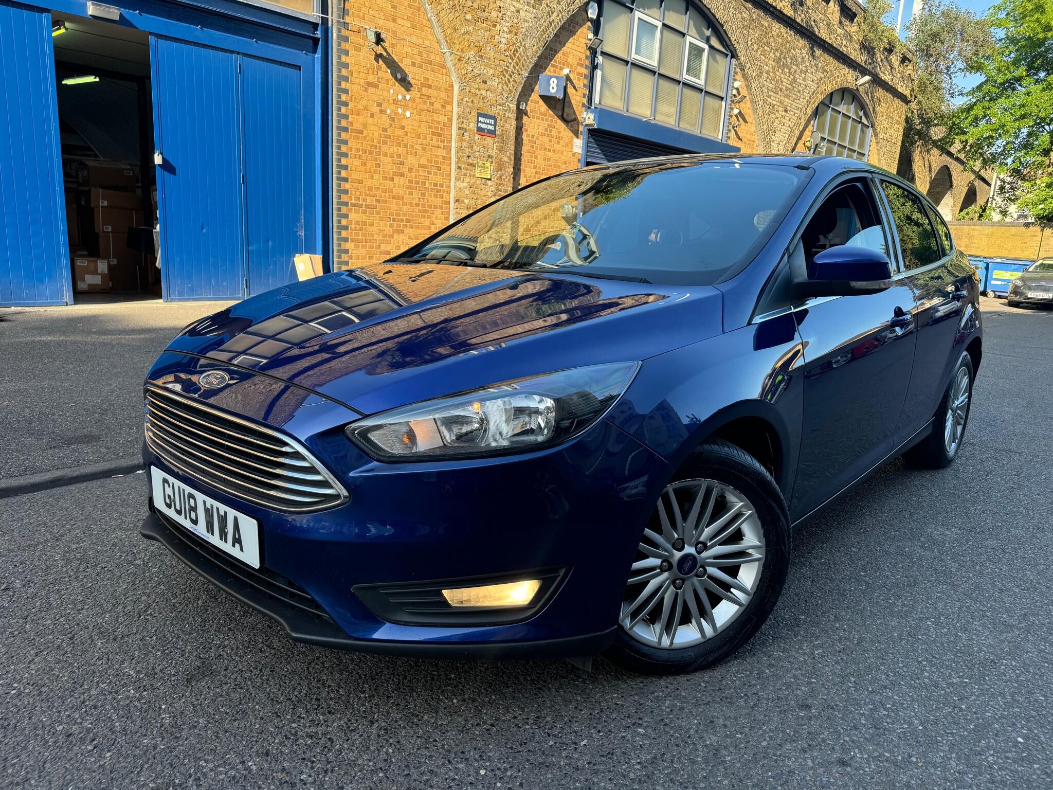 Ford Focus view 3