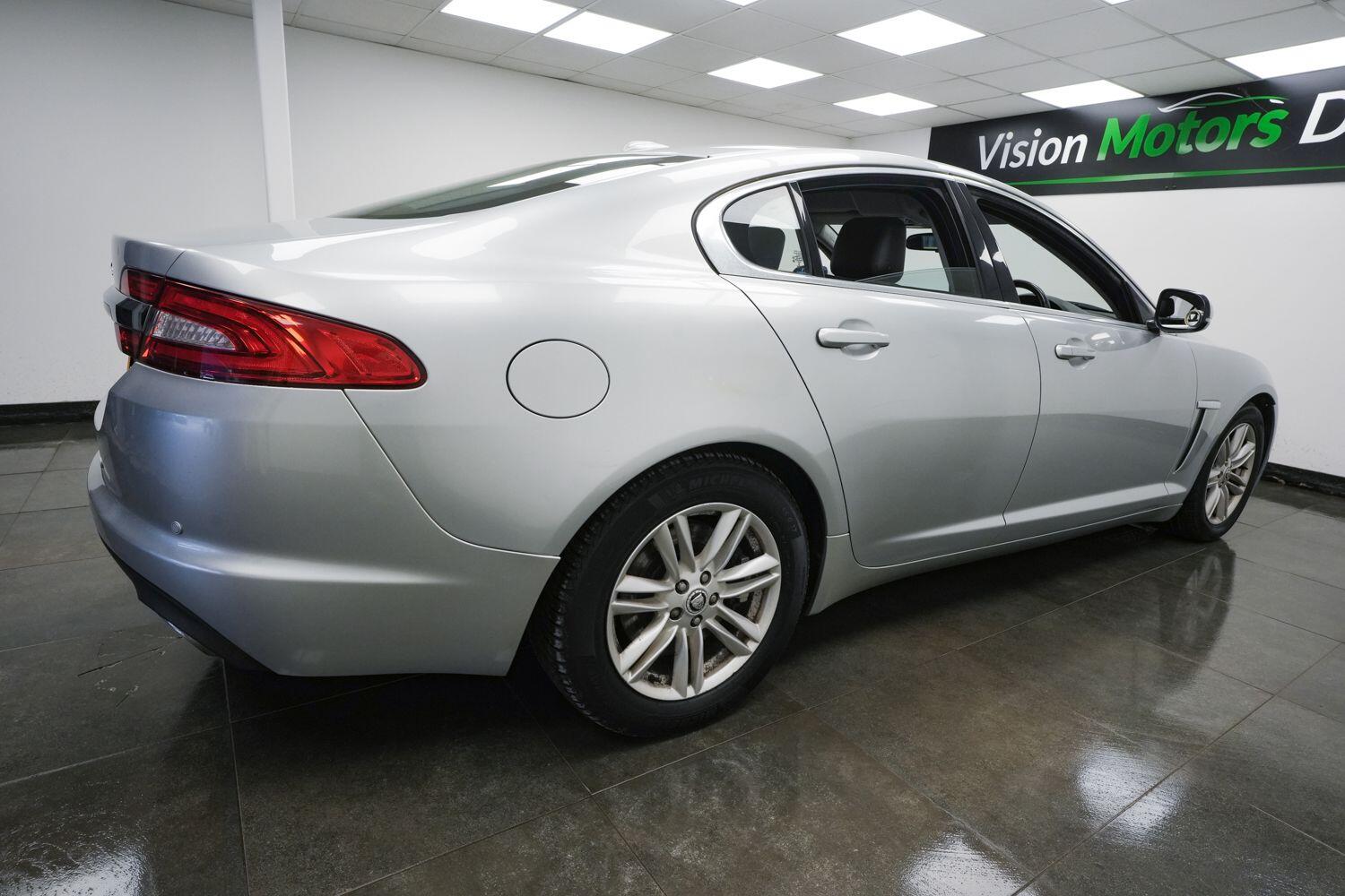 Jaguar XF view 3