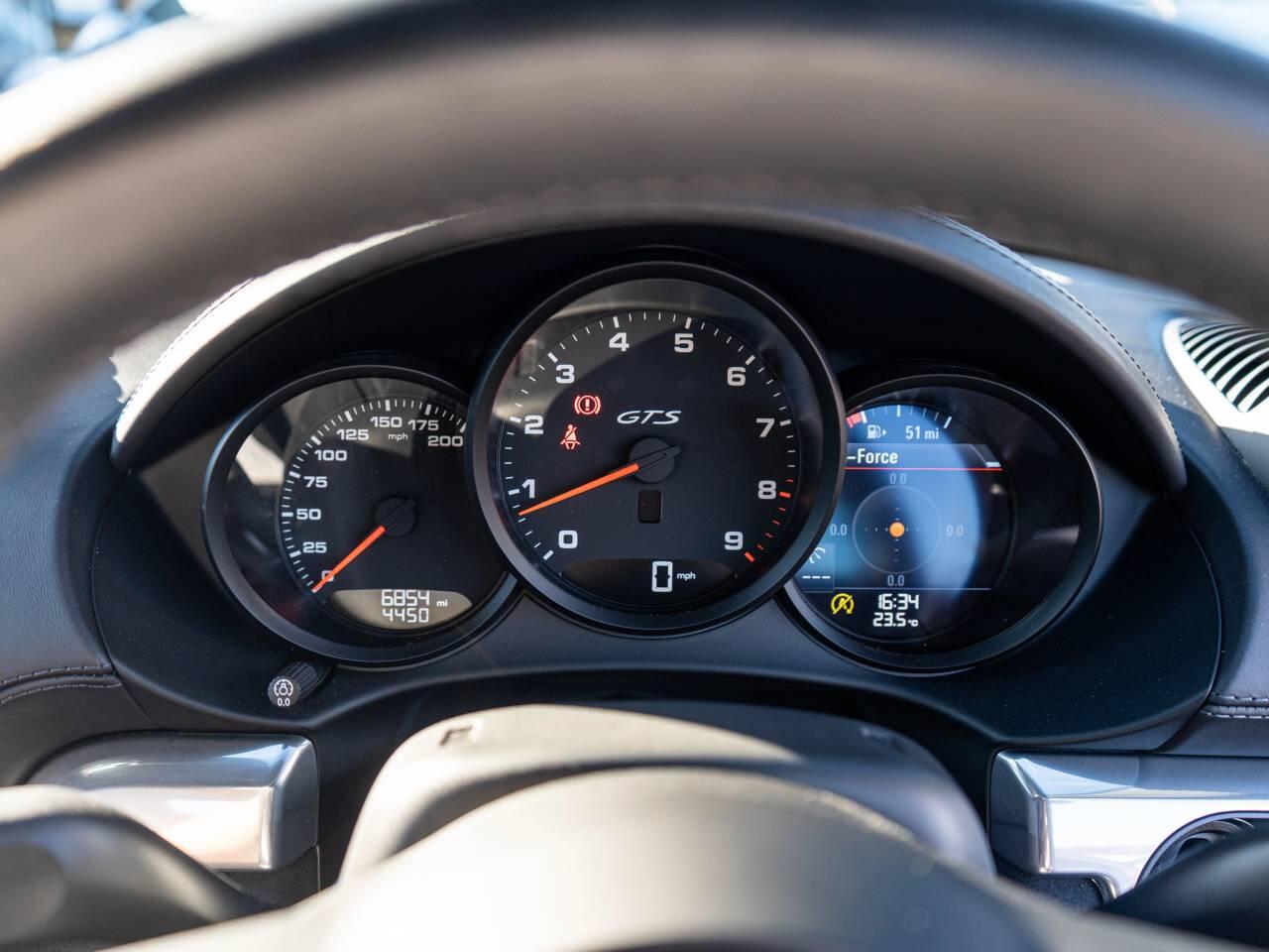 Porsche Cayman view 28