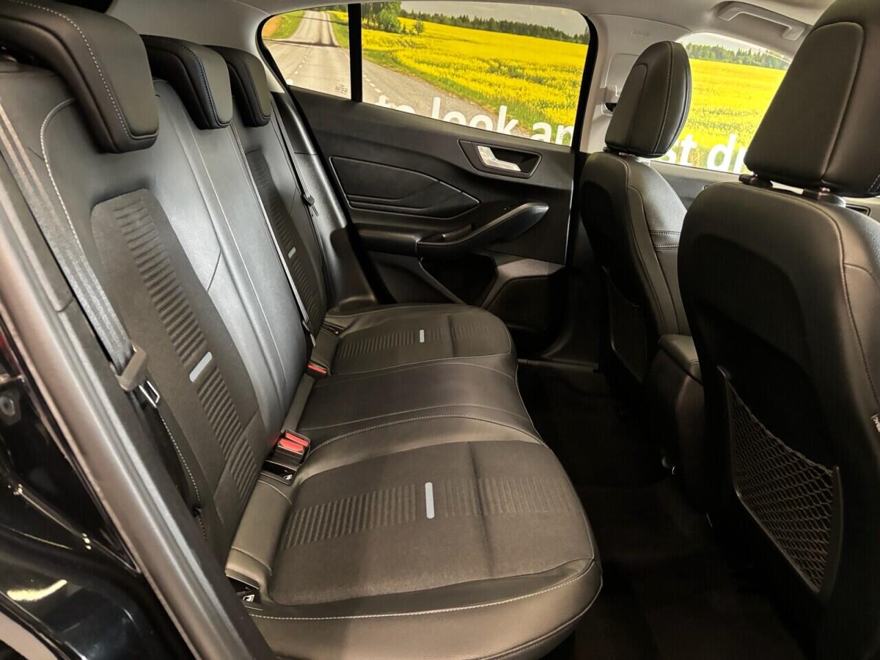 Ford Focus view 23