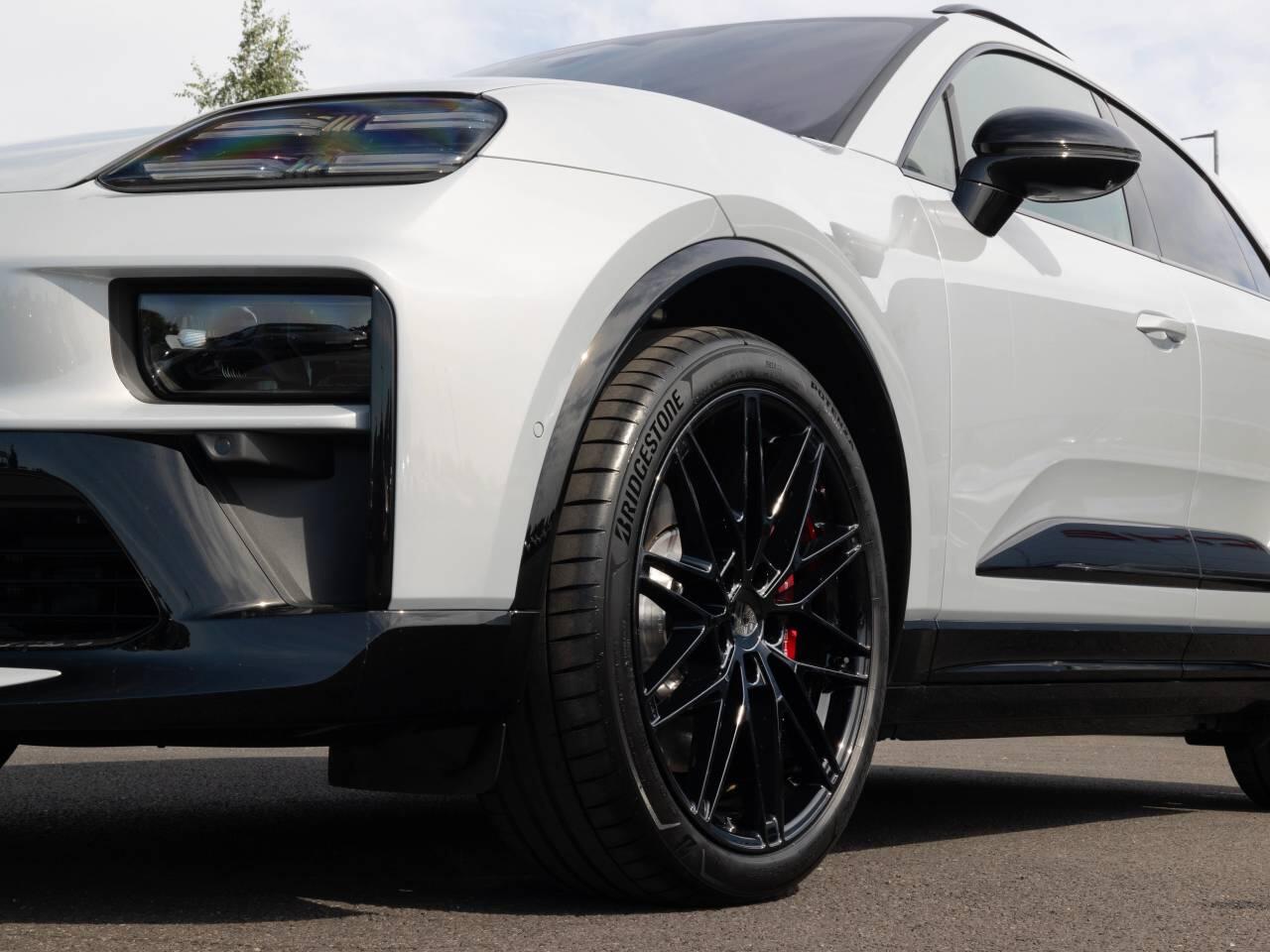 Porsche Macan view 25