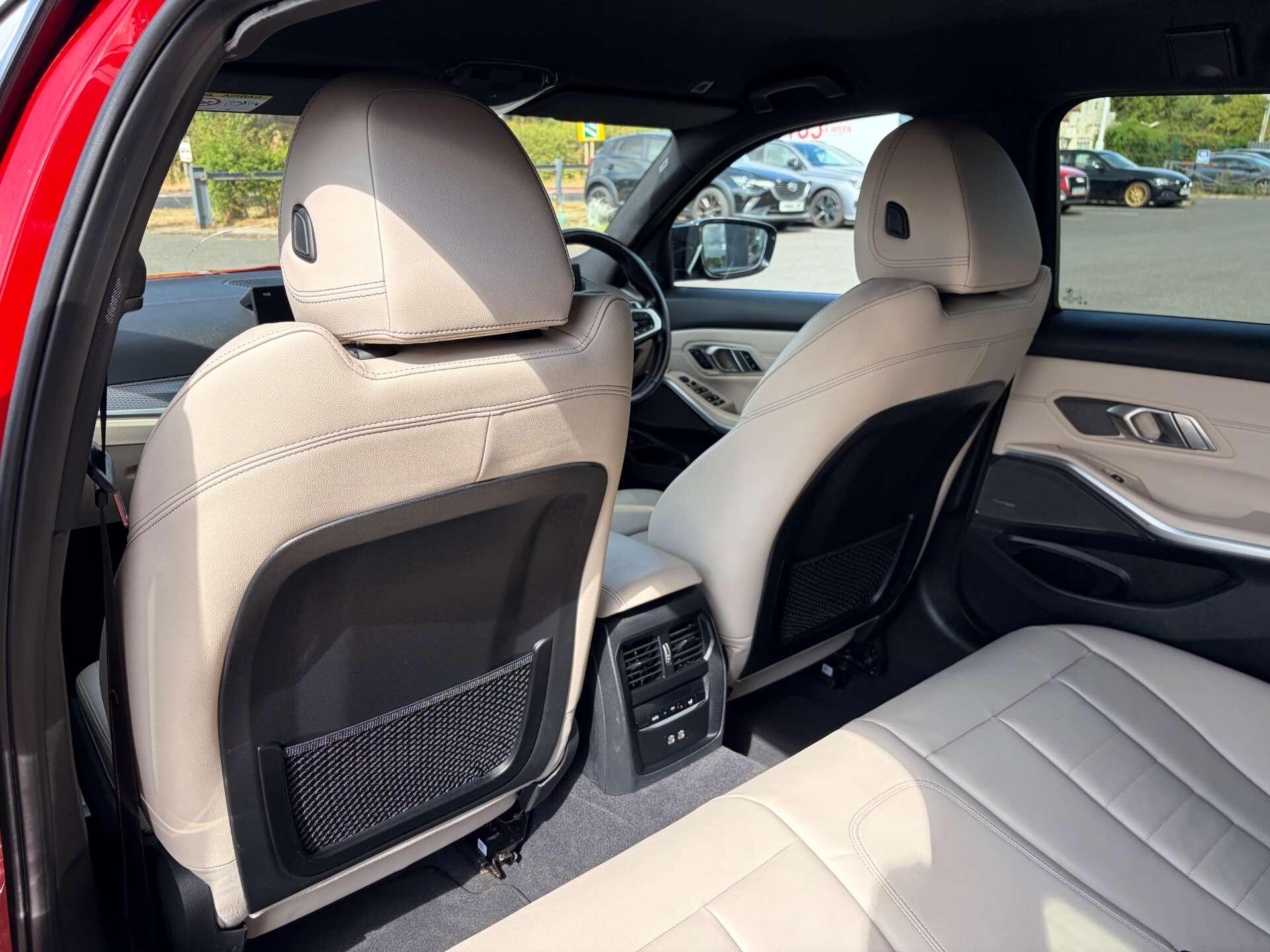 BMW 3 Series view 17