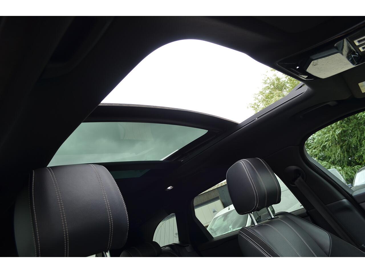 Land Rover Range Rover Velar view 32