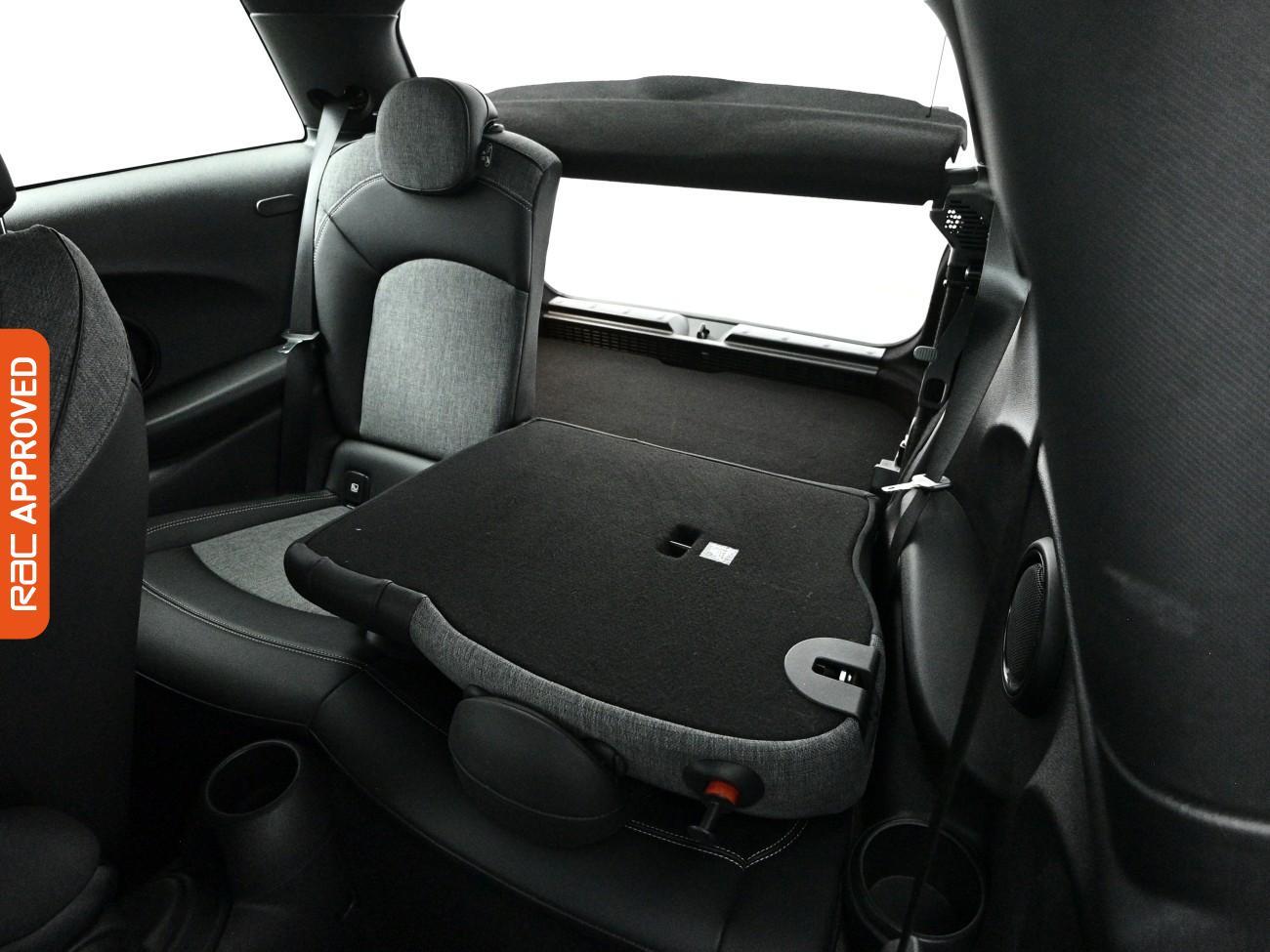 Mini Hatch view 26