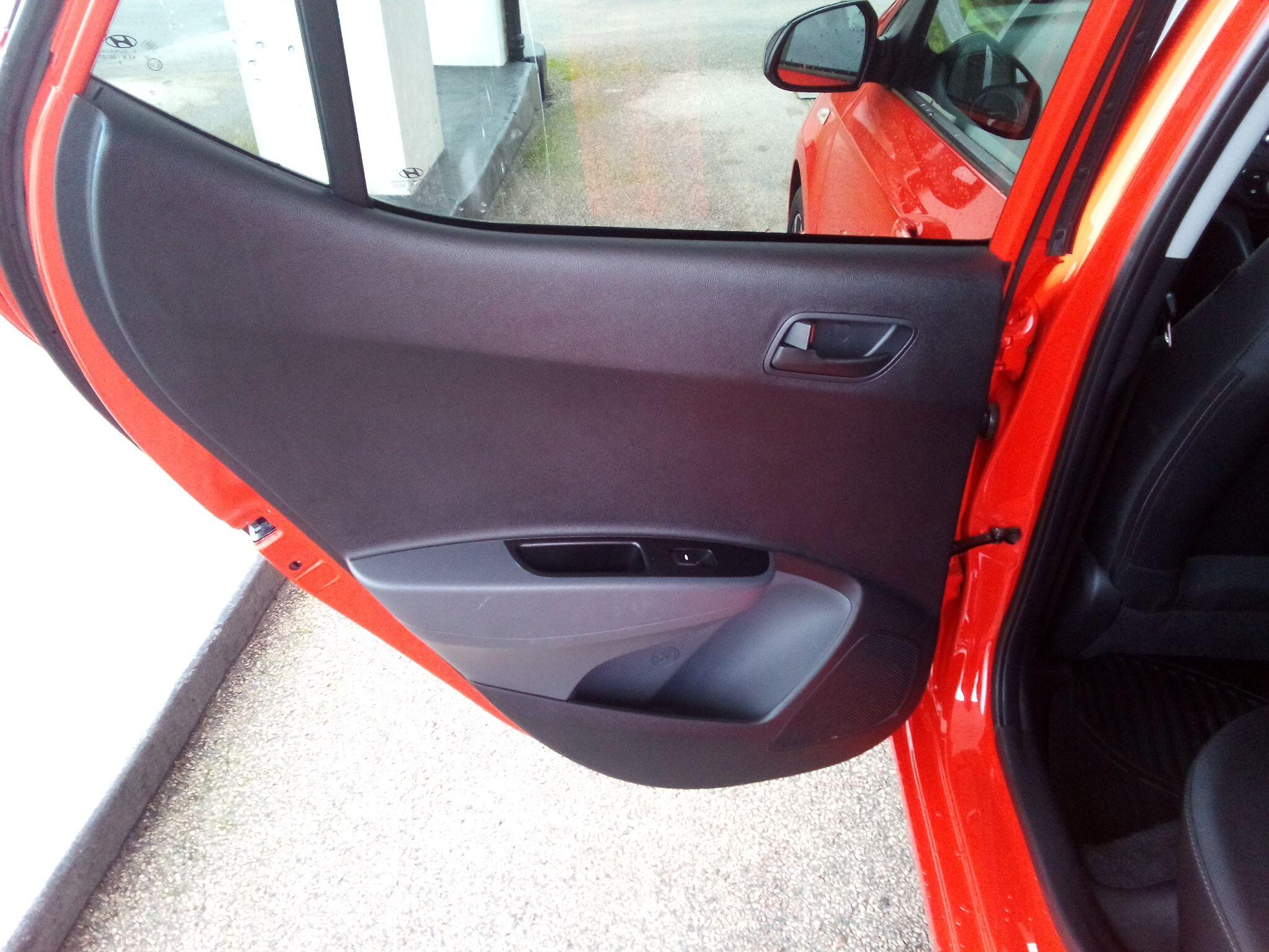 2020 Hyundai i10 1.0 Play Euro 6 5dr • 30,145 miles image 34