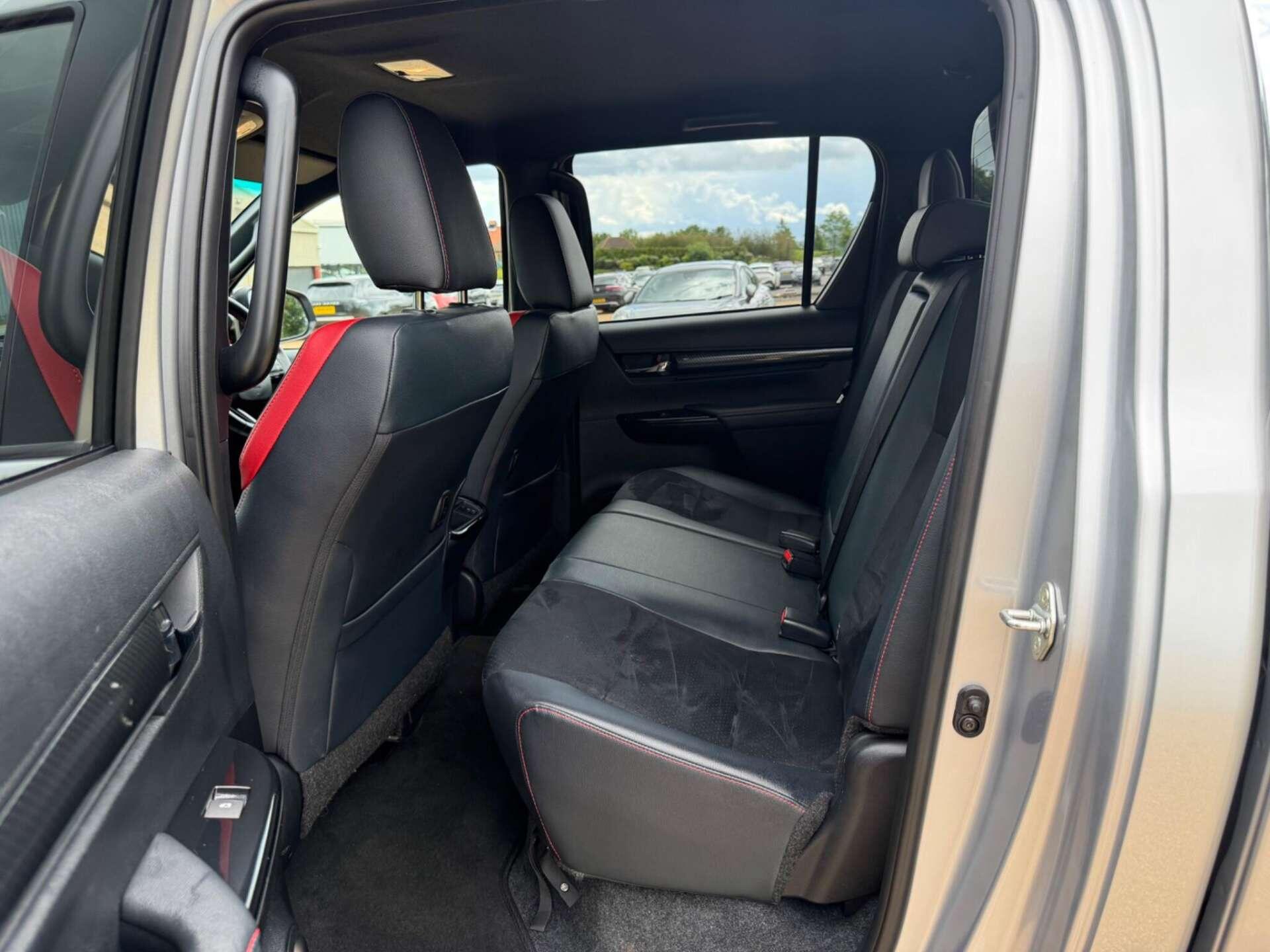 Toyota Hilux view 19