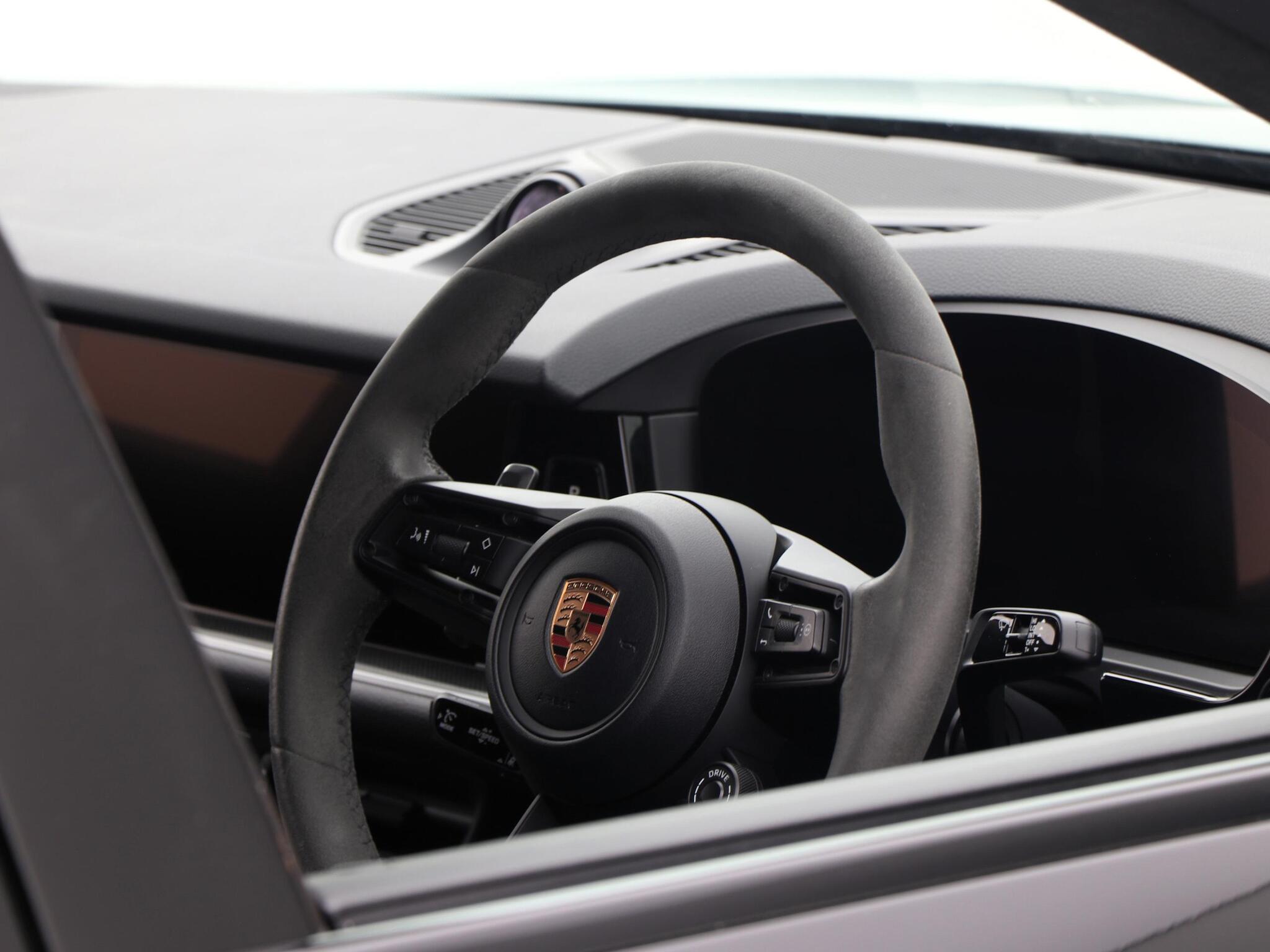 Porsche Cayenne view 24
