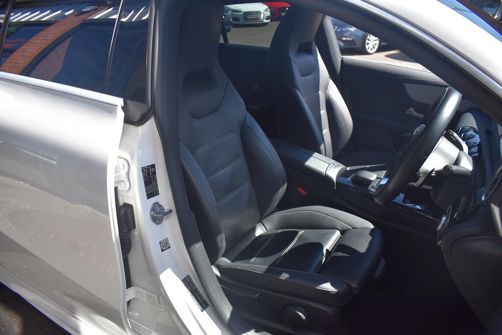 Mercedes-Benz Cla view 9