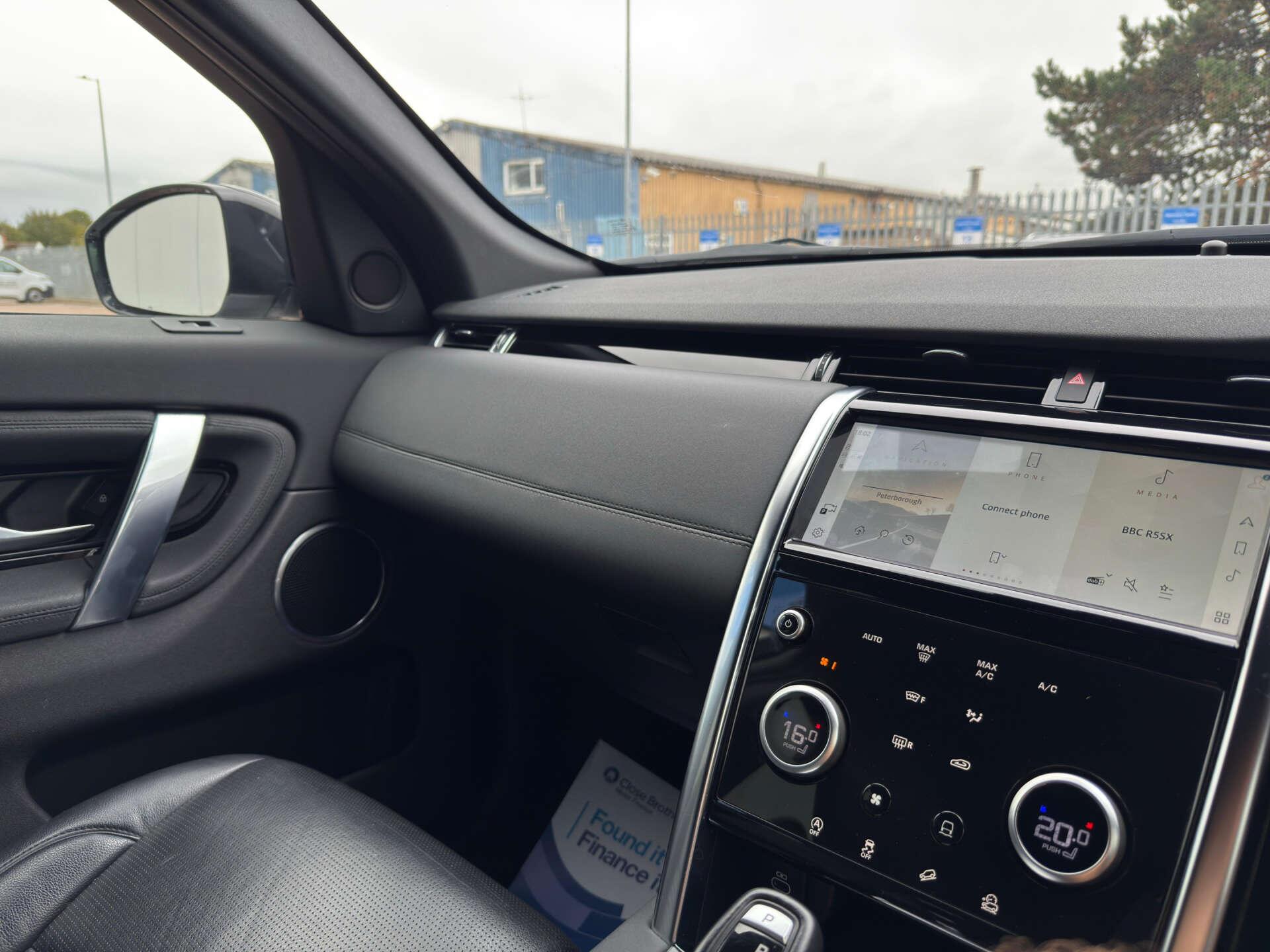 Land Rover Discovery Sport view 52