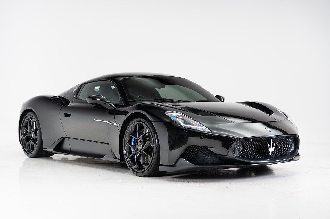 Maserati MC20 view 6