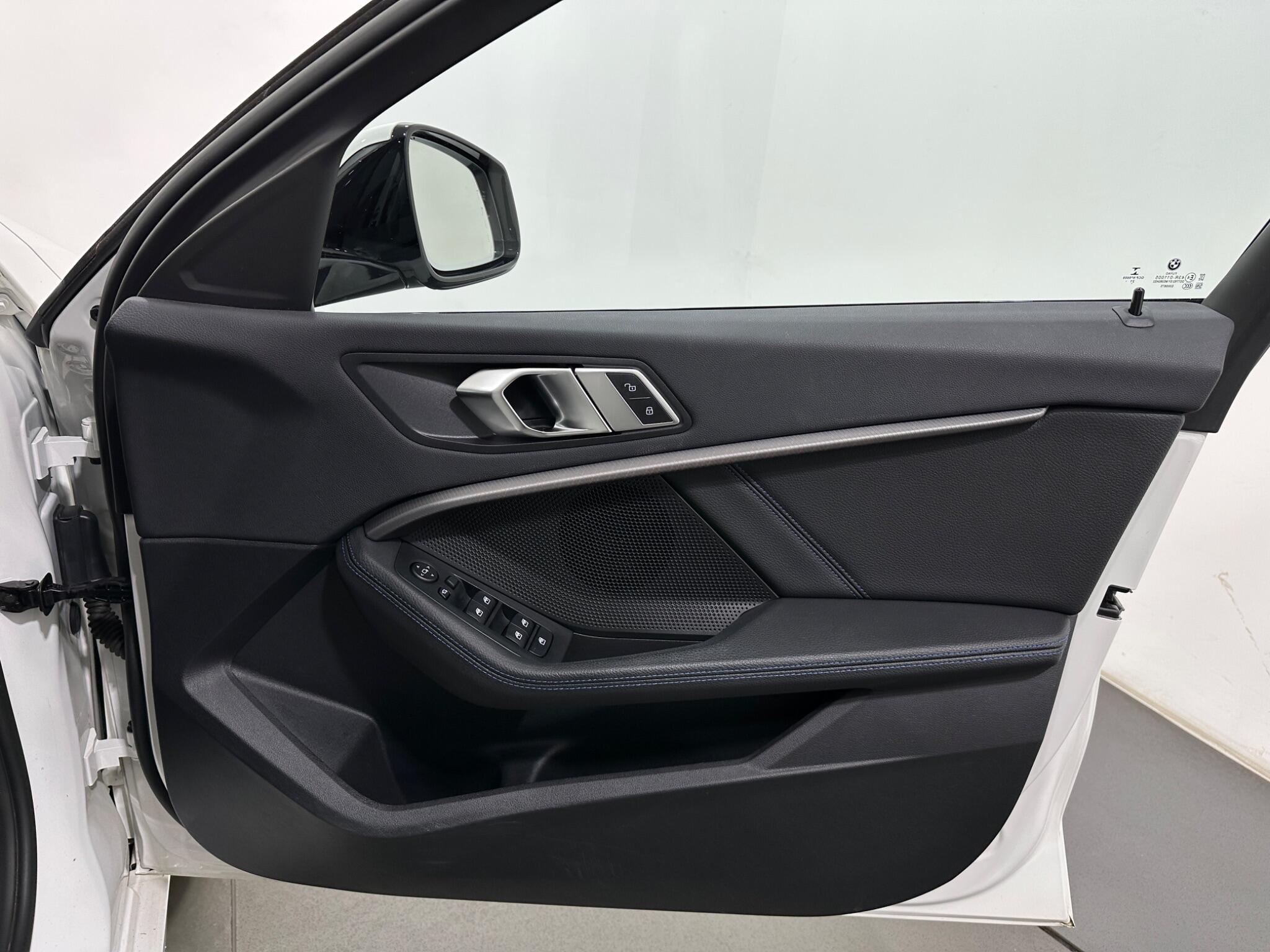 BMW 1 Series view 36