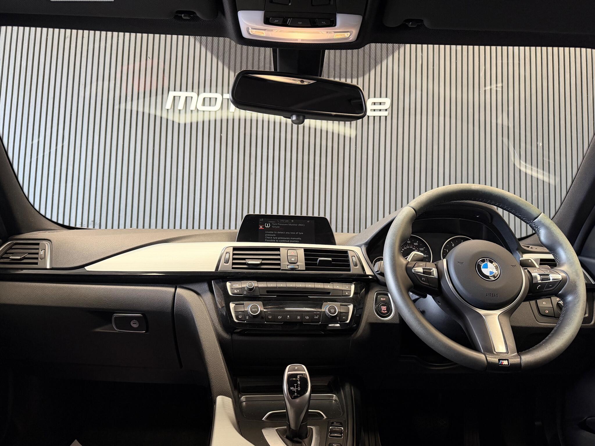 BMW 3 Series view 11