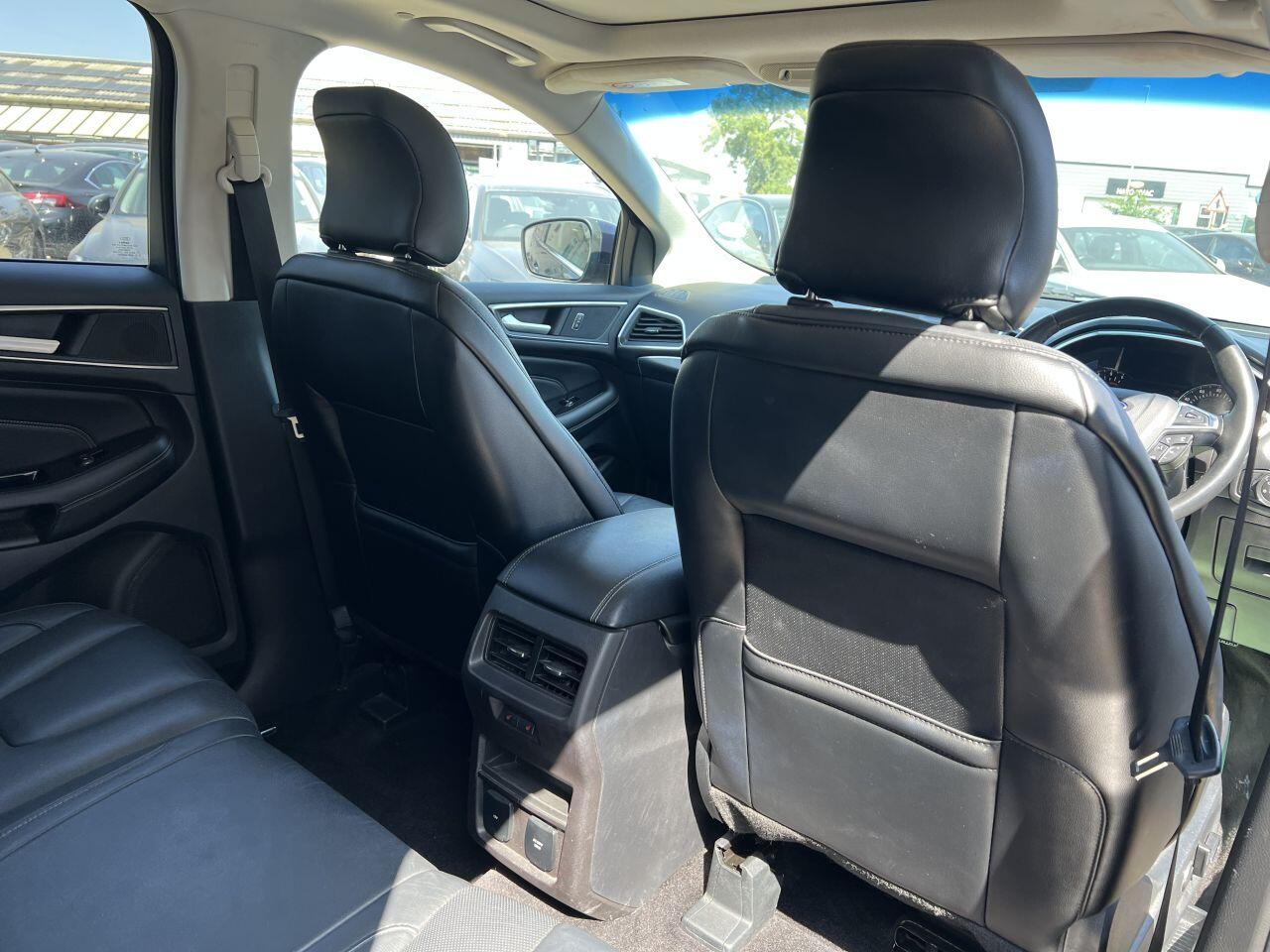 Ford Edge view 24