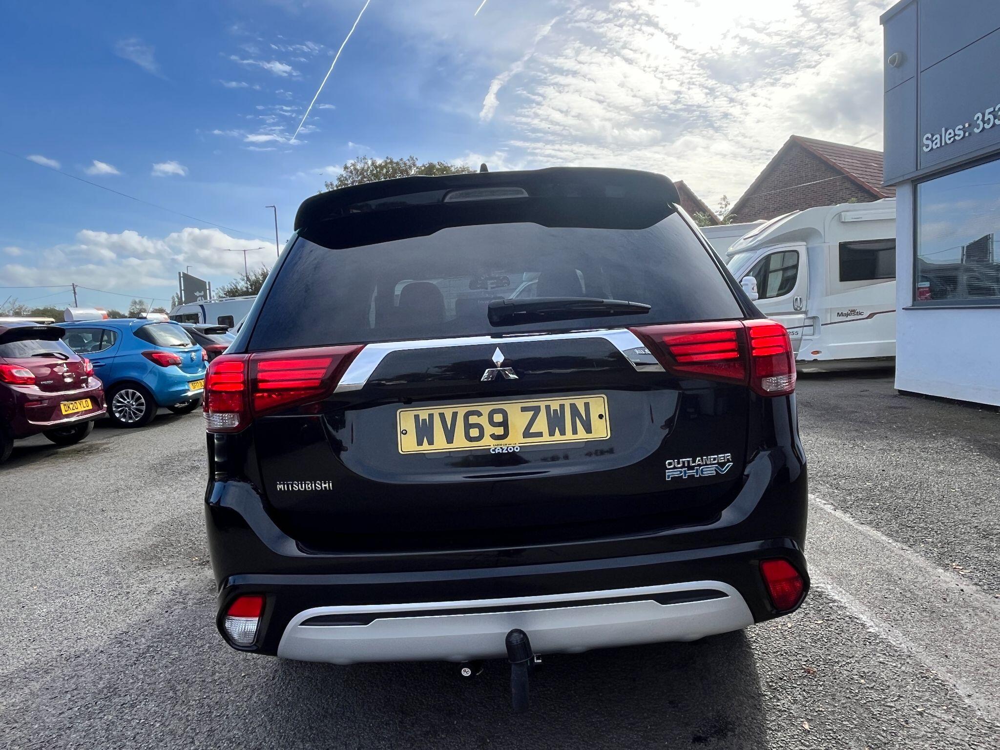 Mitsubishi Outlander view 4