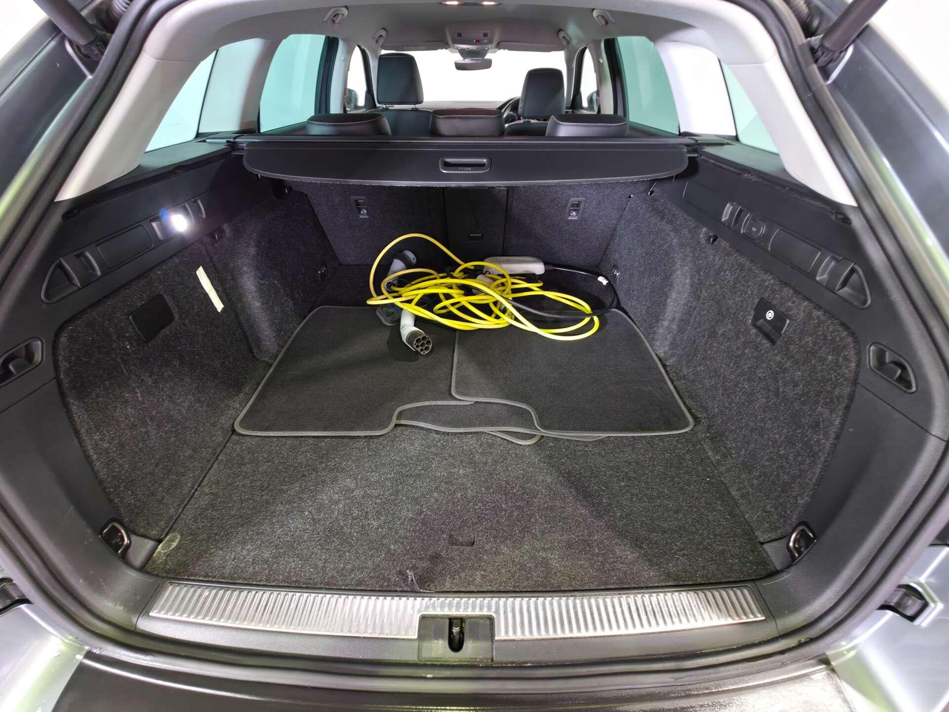 Skoda Superb view 12